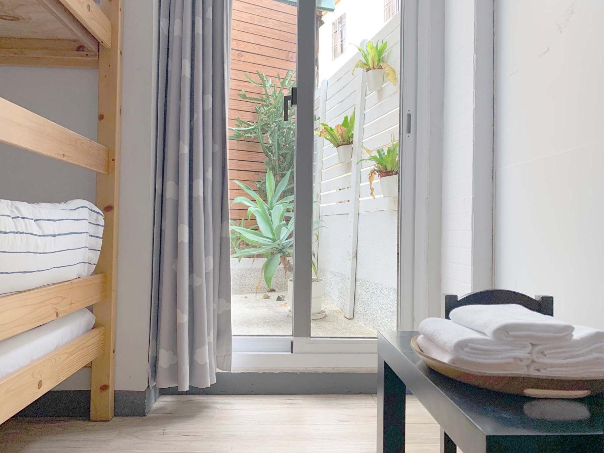Backpackers' Hostel Taoyuan Airport Екстер'єр фото